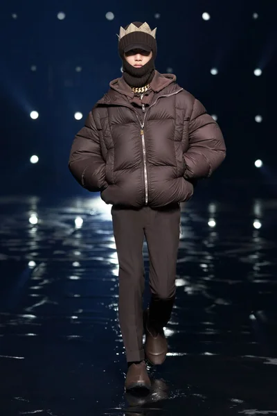Look 15